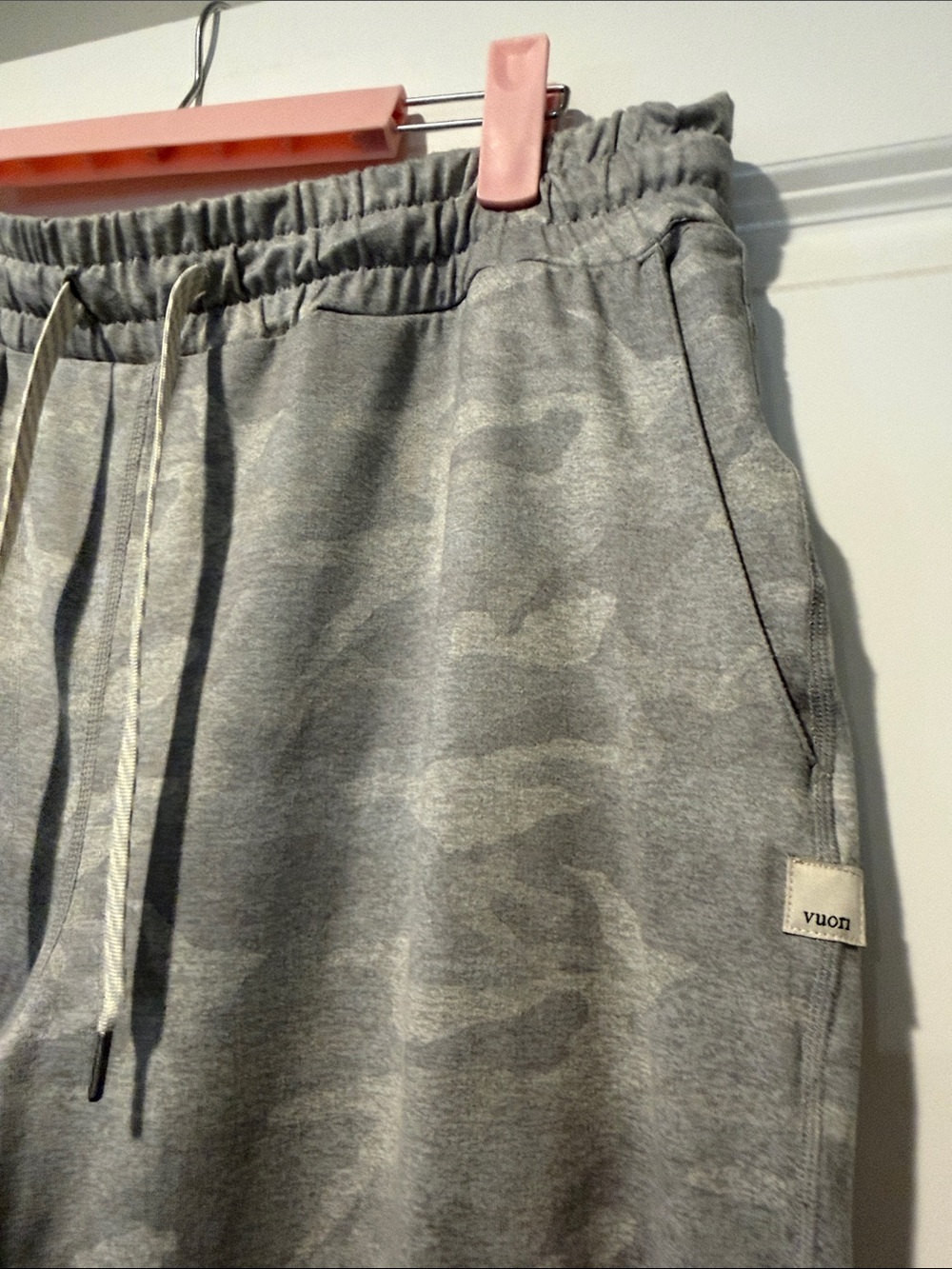 Vuori Women's Gray Camo Jogger Pants - Casual Drawstring Sweatpants - Picture 2 of 4